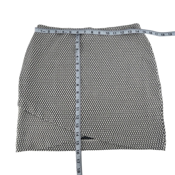 H&M Black White Houndstooth Print Mini Skirt Size Small Women’s - Picture 4 of 5